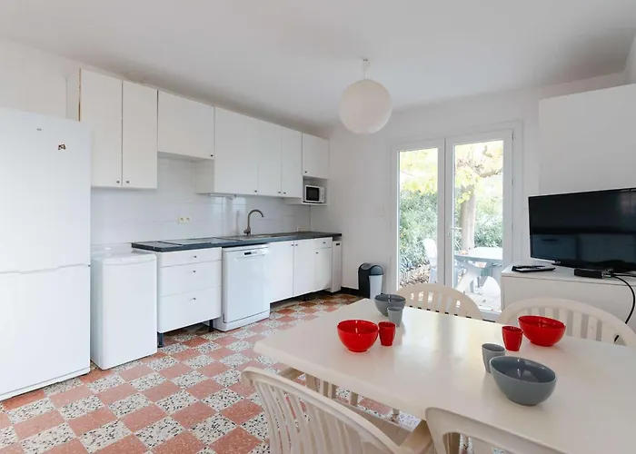 T2 En Rdc, 6 Pers, Narbonne-plage, 100m De La Mer, Animaux Ok, Cuisine Equipee, Wifi - Fr-1-409-149 Apartman *